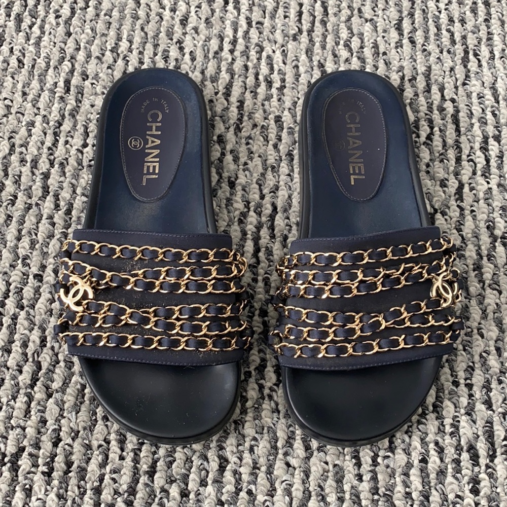 Chanel slides
